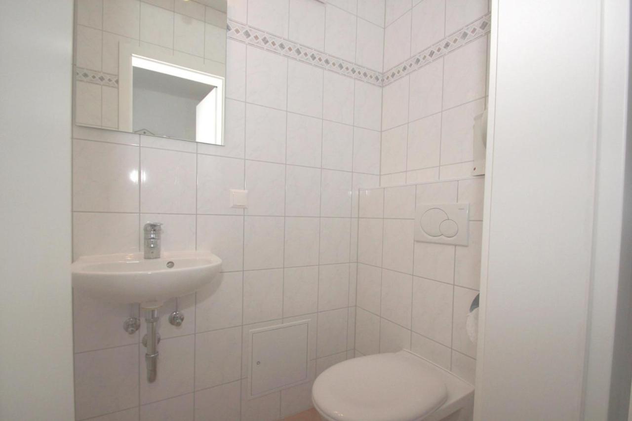 Hafennahe Ferienwohnung Mit Balkon Und Meerblick - Hafenhaeuser Wiek Wohnung 06 Wiek auf Ruegen Exterior photo